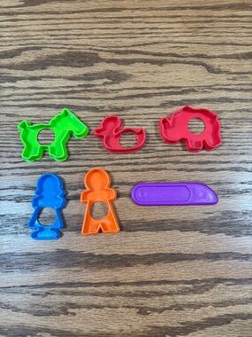 Vintage HASBRO Colorful Animal & Figure Cutters Molds Knife for Play Doh 1995